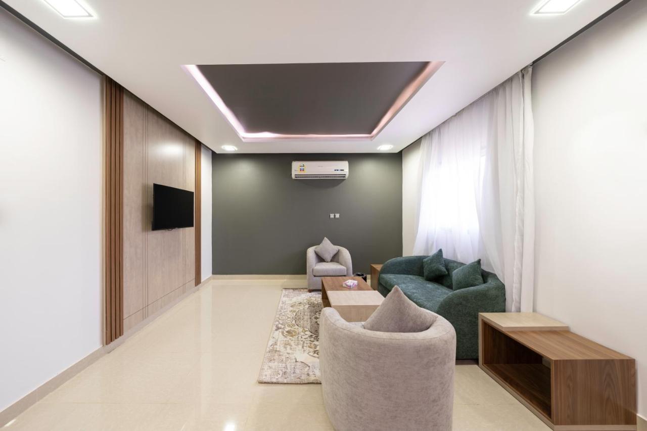 Mirada Gold Jizan - Resort & Private Pools Zewnętrze zdjęcie A living room with a suspended ceiling